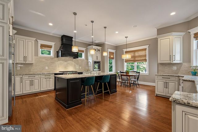 1217 ROSS DR SW, Vienna, VA 22180