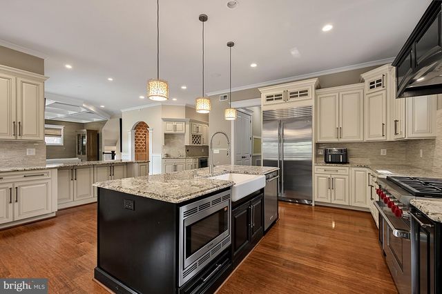 1217 ROSS DR SW, Vienna, VA 22180
