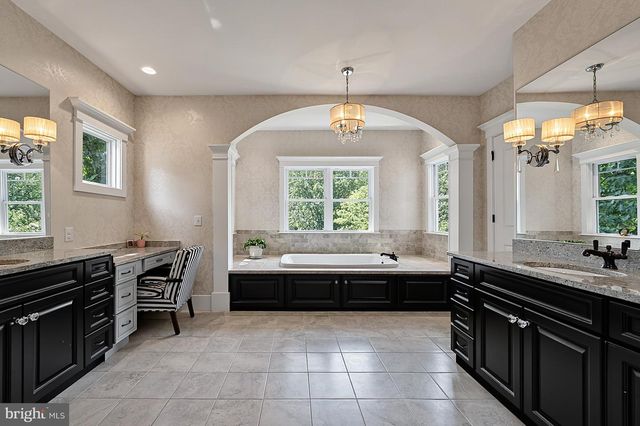 1217 ROSS DR SW, Vienna, VA 22180