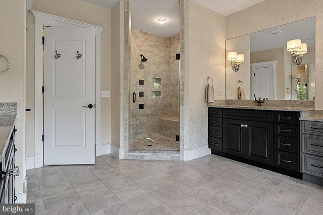1217 ROSS DR SW, Vienna, VA 22180