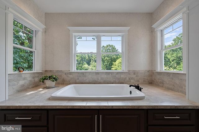 1217 ROSS DR SW, Vienna, VA 22180