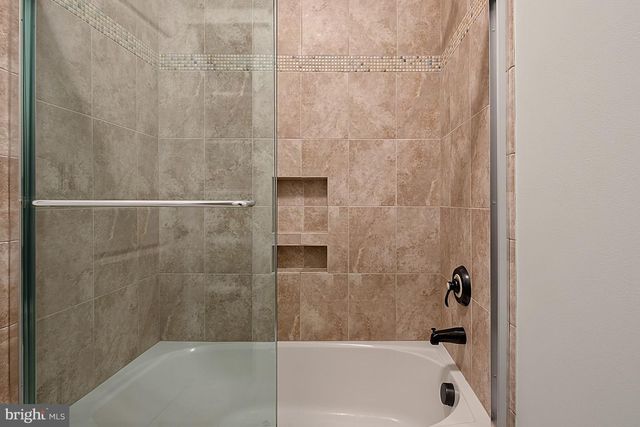 1217 ROSS DR SW, Vienna, VA 22180
