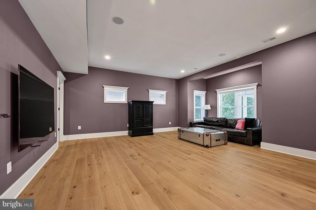 1217 ROSS DR SW, Vienna, VA 22180
