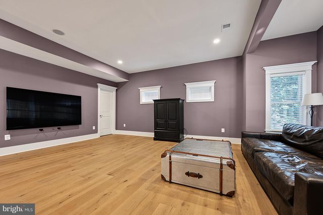 1217 ROSS DR SW, Vienna, VA 22180