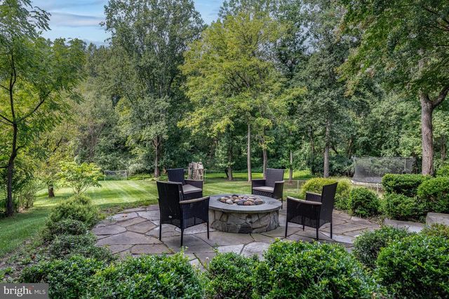1217 ROSS DR SW, Vienna, VA 22180