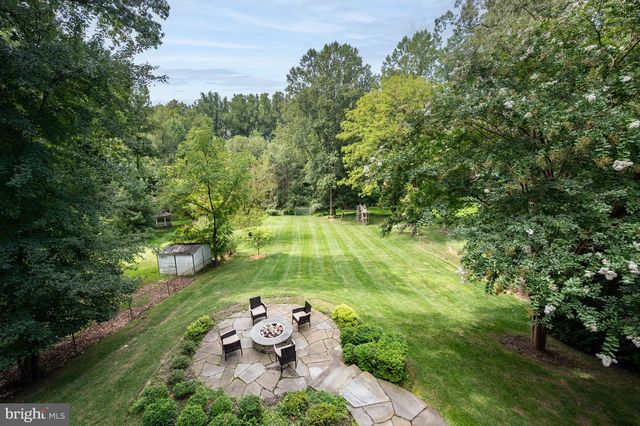 1217 ROSS DR SW, Vienna, VA 22180