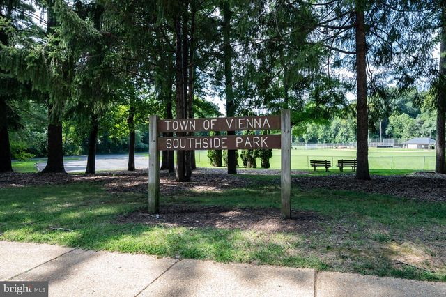 1217 ROSS DR SW, Vienna, VA 22180