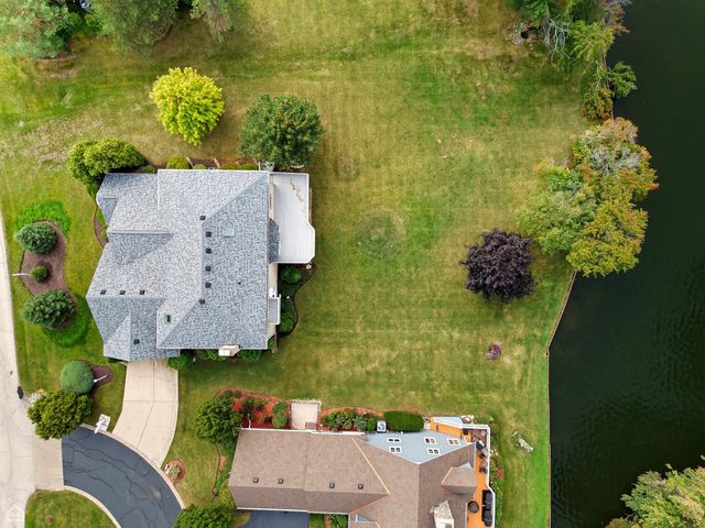 7625 Loch Glen Drive, Lakewood, IL 60014