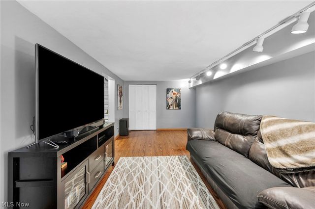 1295 Cherry Lane, Brunswick, OH 44212