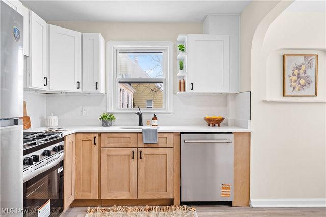 890 E 250th Street, Euclid, OH 44132