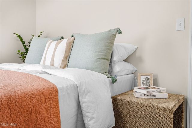 890 E 250th Street, Euclid, OH 44132