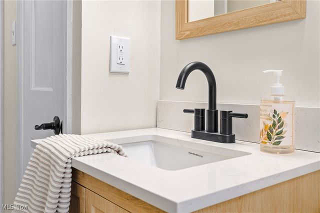 890 E 250th Street, Euclid, OH 44132