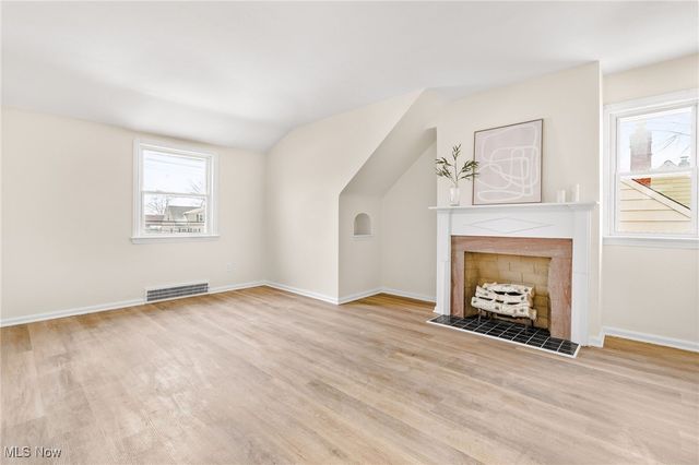 890 E 250th Street, Euclid, OH 44132