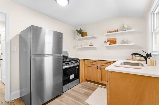 890 E 250th Street, Euclid, OH 44132