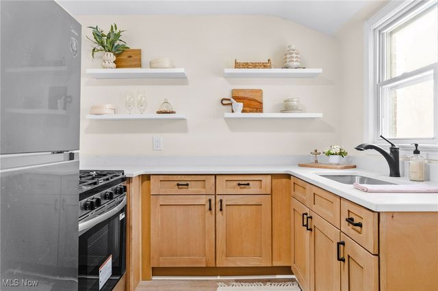 890 E 250th Street, Euclid, OH 44132