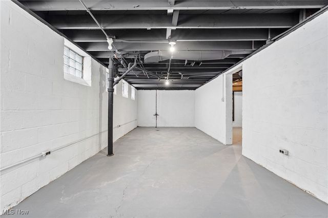 890 E 250th Street, Euclid, OH 44132