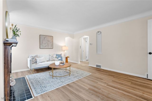 890 E 250th Street, Euclid, OH 44132