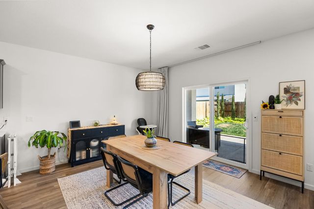 518 Bedfordshire Dr, Patterson, CA 95363