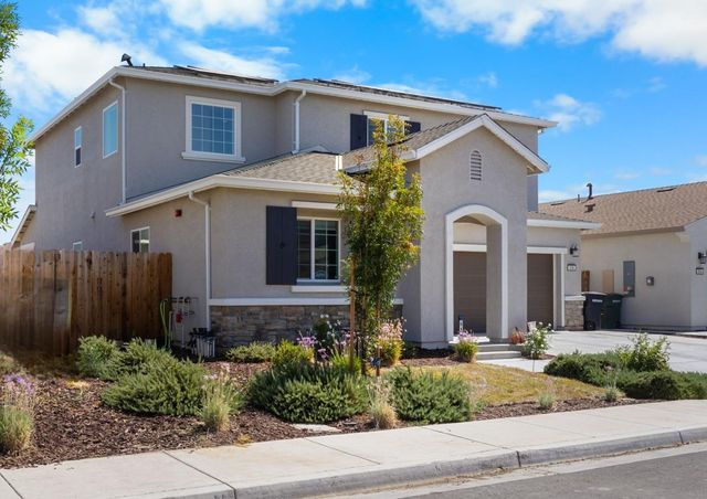 518 Bedfordshire Dr, Patterson, CA 95363