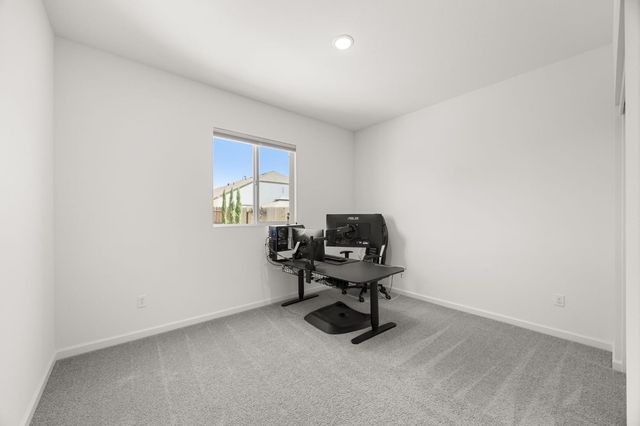 518 Bedfordshire Dr, Patterson, CA 95363