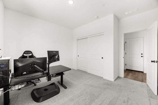 518 Bedfordshire Dr, Patterson, CA 95363