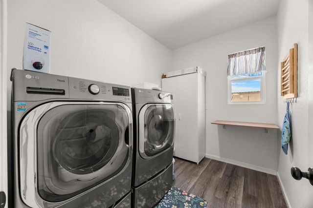 518 Bedfordshire Dr, Patterson, CA 95363