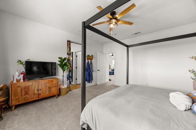 518 Bedfordshire Dr, Patterson, CA 95363