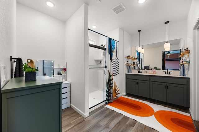 518 Bedfordshire Dr, Patterson, CA 95363