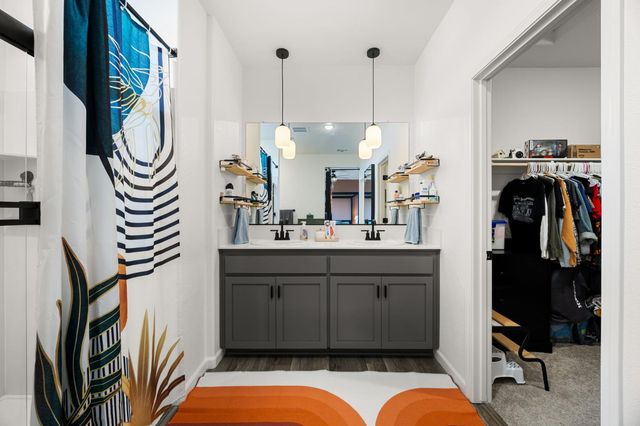 518 Bedfordshire Dr, Patterson, CA 95363