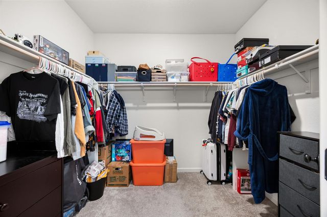 518 Bedfordshire Dr, Patterson, CA 95363