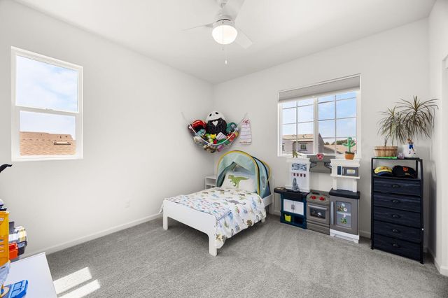 518 Bedfordshire Dr, Patterson, CA 95363