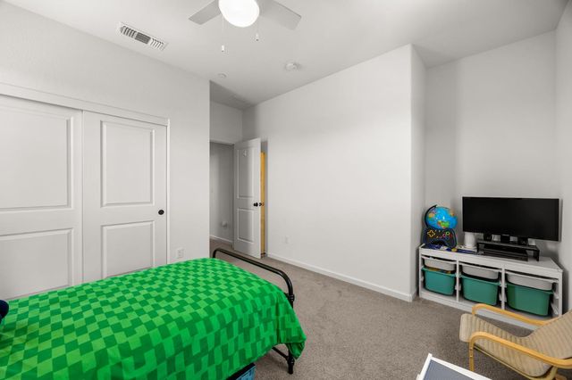 518 Bedfordshire Dr, Patterson, CA 95363