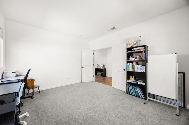 518 Bedfordshire Dr, Patterson, CA 95363