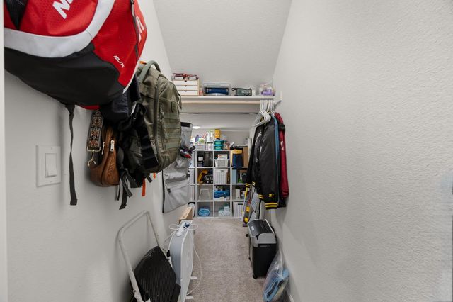 518 Bedfordshire Dr, Patterson, CA 95363