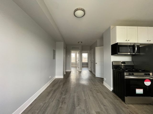 722 N AUSTIN Boulevard 3E, Oak Park, IL 60302