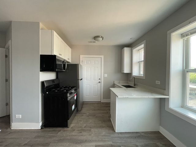 722 N AUSTIN Boulevard 3E, Oak Park, IL 60302