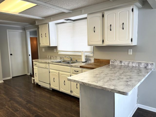 3702 W Amber Lake Drive, Fairmont, MN 56031