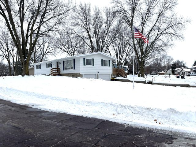 3702 W Amber Lake Drive, Fairmont, MN 56031