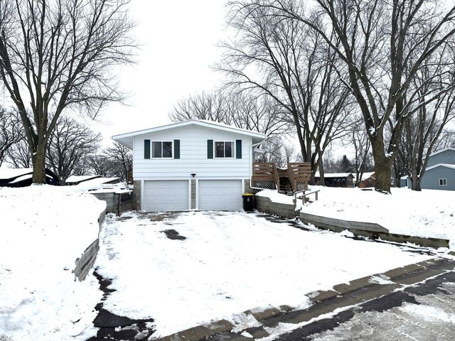 3702 W Amber Lake Drive, Fairmont, MN 56031