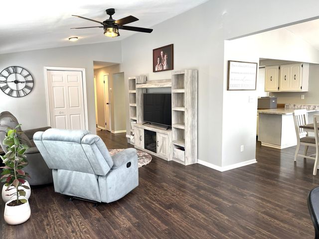 3702 W Amber Lake Drive, Fairmont, MN 56031