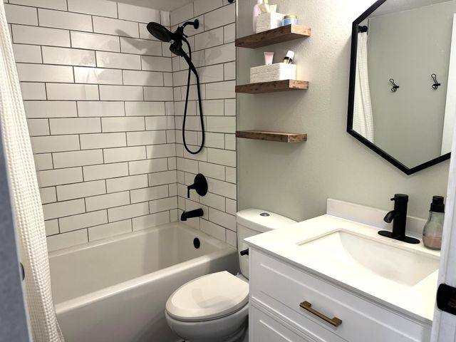 3702 W Amber Lake Drive, Fairmont, MN 56031