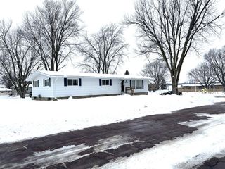 3702 W Amber Lake Drive, Fairmont, MN 56031