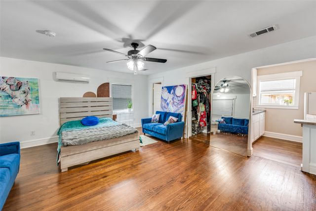 1113 Carlock Street, Fort Worth, TX 76110