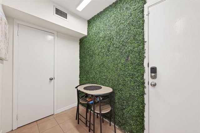 2822 Briarhurst Drive 52, Houston, TX 77057