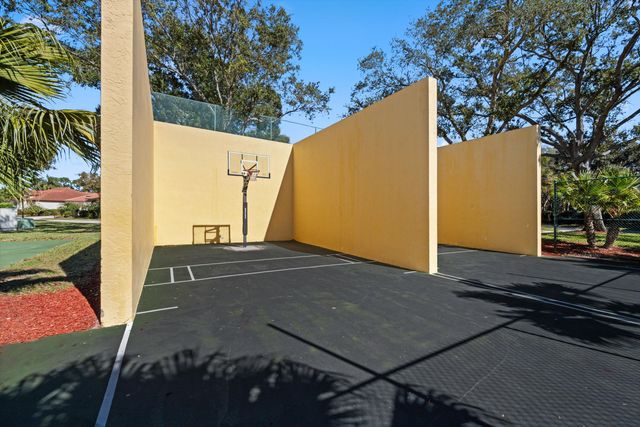 6058 Seminole Gardens Circle, Riviera Beach, FL 33418