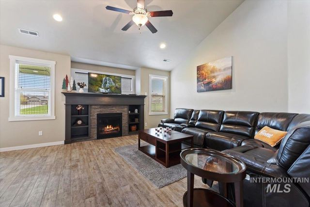 1011 W Riodosa, Meridian, ID 83642