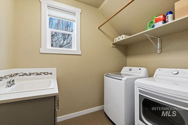 1011 W Riodosa, Meridian, ID 83642