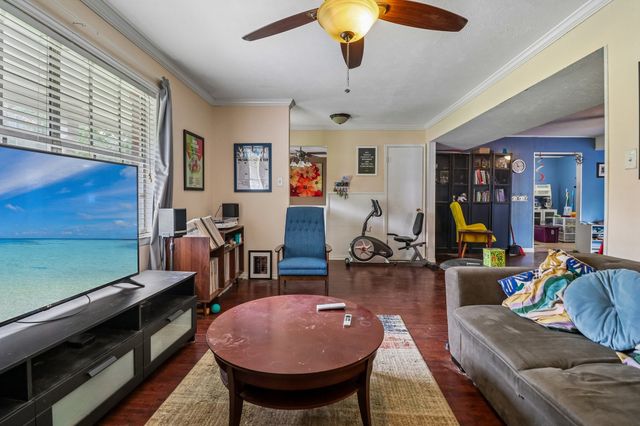 820 N Bowen Road, Arlington, TX 76012