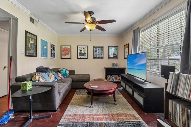 820 N Bowen Road, Arlington, TX 76012
