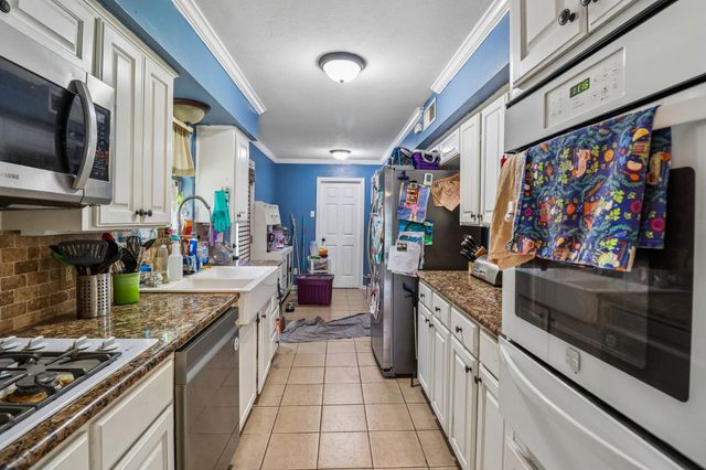 820 N Bowen Road, Arlington, TX 76012